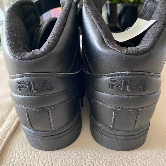 Brand new Fila Girls size 13 High Tops - Picture 2 of 3